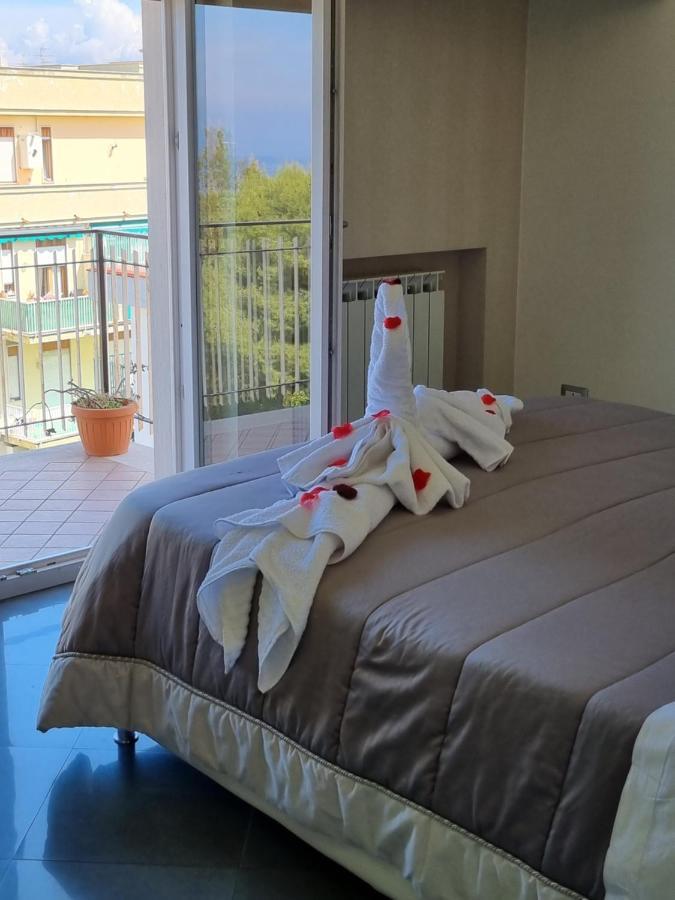 Guest House Emily Suites Półwysep Sorrentyński Zewnętrze zdjęcie